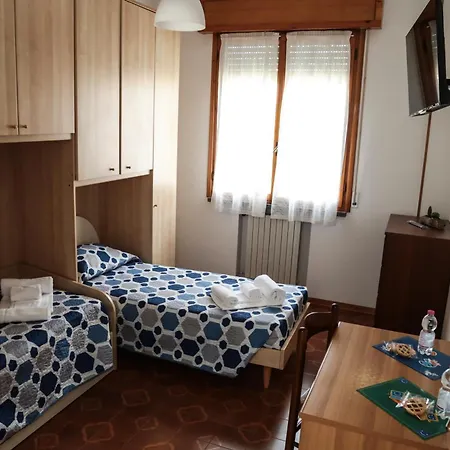 Via Emilia 게스트하우스 *